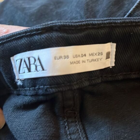 ZARA Black Pleated Side Buckle Wide Leg Crop Jeans, size 4 - Picture 8 of 8